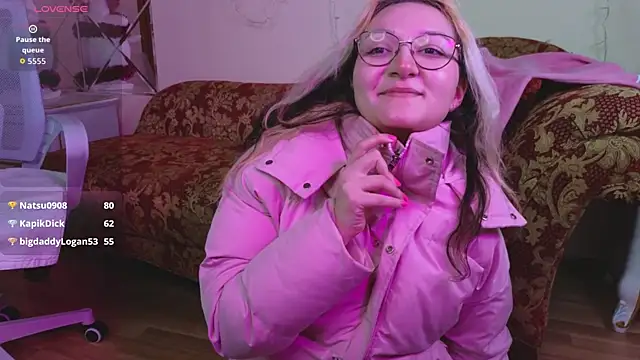 JuicyLullu online show from January 5, 5:27 pm