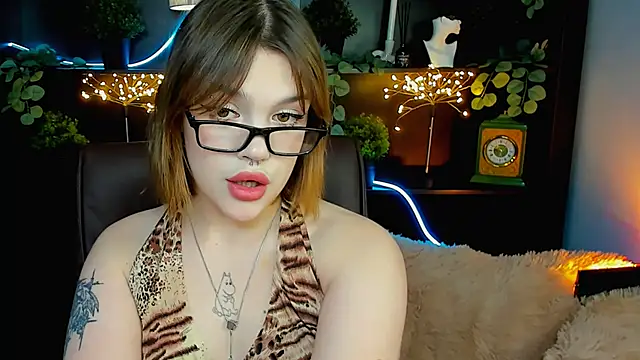 Snapshot of KiraRid chatting on November 1, 4:53 pm KiraRid online show from November 1, 4:53 pm