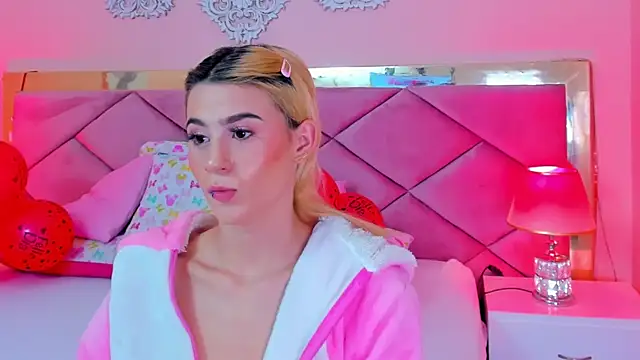 ChloeLaurentt online show from March 4, 11:44 pm