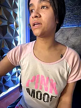 Snapshot of Isabella-Teen chatting on October 3, 3:47 am Isabella-Teen online show from October 3, 3:47 am