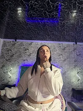 Isabella-Teen online show from February 8, 1:20 am