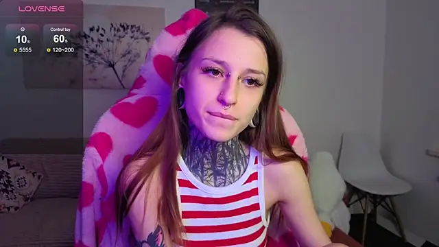 LilithPoison online show from October 3, 6:05 pm