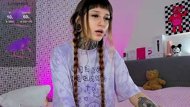 LilithPoison online show from January 15, 6:00 pm