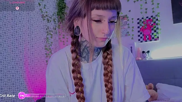 LilithPoison online show from July 16, 9:10 pm