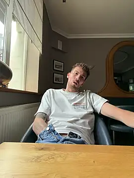 Snapshot of bobsex211 chatting on June 10, 2:49 pm bobsex211 online show from June 10, 2:49 pm