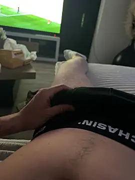 Snapshot of bobsex211 chatting on June 20, 8:11 pm bobsex211 online show from June 20, 8:11 pm