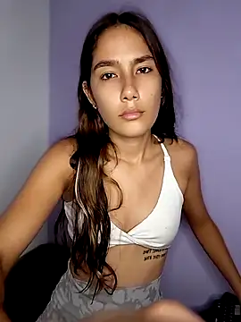 Snapshot of Amber_Miiller2 chatting on June 13, 11:24 pm Amber Miiller2 online show from June 13, 11:24 pm