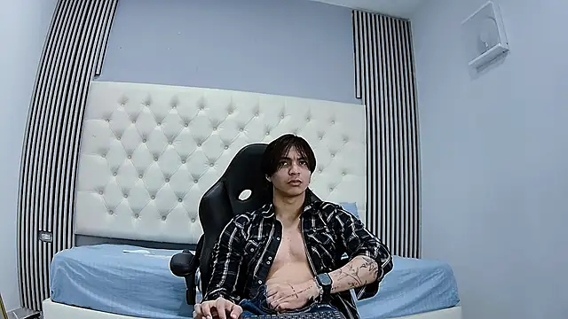 toji luxxer online show from November 4, 9:25 pm