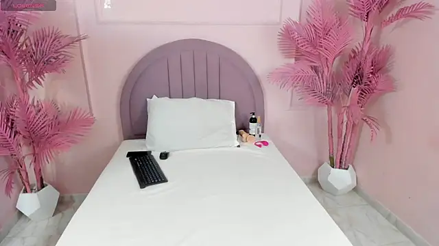 Maddybenson online show from September 25, 3:32 am