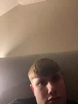 Sammyboy2211 online show from February 10, 6:34 pm