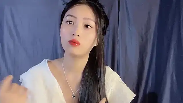 Lyly4757 online show from September 23, 10:57 pm