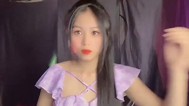 Lyly4757 online show from September 26, 2:54 pm