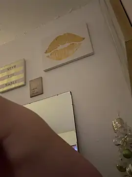 Ariasweetaspie online show from February 25, 6:34 am