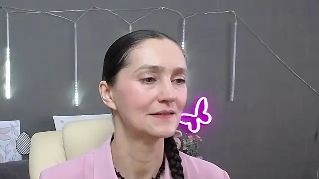 TayaFinch online show from April 4, 12:57 pm