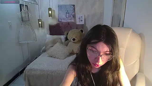 alllyson  online show from November 5, 7:47 pm