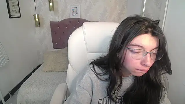 alllyson  online show from December 19, 7:54 pm