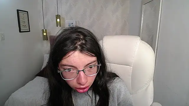 alllyson  online show from January 9, 7:37 pm