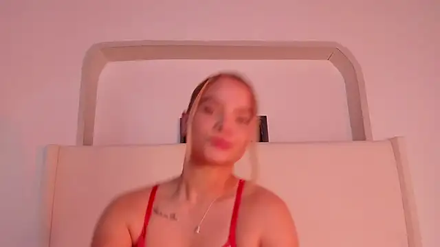 Snapshot of Sofi_glow chatting on March 2, 9:32 pm Sofi glow online show from March 2, 9:32 pm