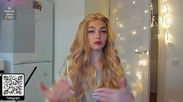 KristenHarrington online show from December 18, 1:17 pm