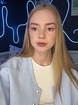 Snapshot of MilaMoone chatting on October 16, 12:50 pm MilaMoone online show from October 16, 12:50 pm