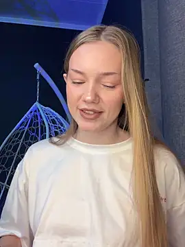 Snapshot of MilaMoone chatting on February 1, 10:47 am MilaMoone online show from February 1, 10:47 am