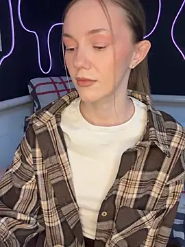 Snapshot of MilaMoone chatting on February 4, 10:54 am MilaMoone online show from February 4, 10:54 am