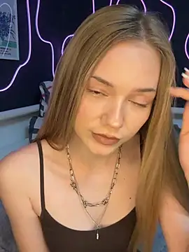 Snapshot of MilaMoone chatting on February 8, 11:13 am MilaMoone online show from February 8, 11:13 am