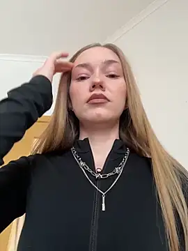 Snapshot of MilaMoone chatting on February 13, 11:06 am MilaMoone online show from February 13, 11:06 am