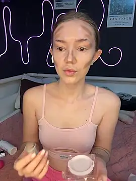 Snapshot of MilaMoone chatting on February 20, 11:22 am MilaMoone online show from February 20, 11:22 am