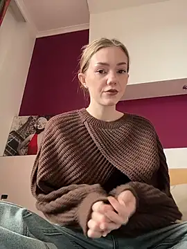 Snapshot of MilaMoone chatting on February 25, 11:31 am MilaMoone online show from February 25, 11:31 am