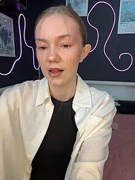 Snapshot of MilaMoone chatting on February 28, 11:00 am MilaMoone online show from February 28, 11:00 am