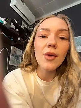 MilaMoone online show from March 15, 11:05 am