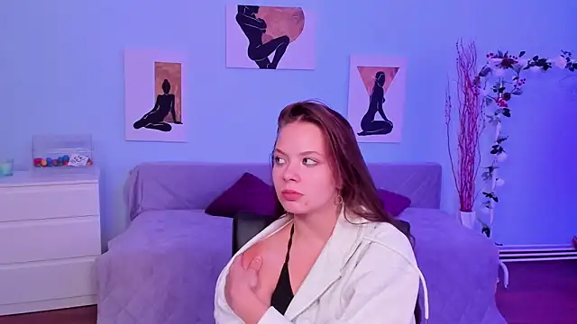 BetsyKiss online show from September 19, 7:32 am