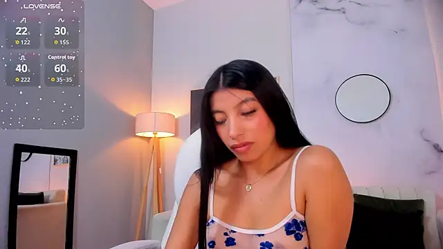 Tiffany Low online show from November 12, 1:33 pm