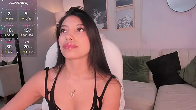 Tiffany Low online show from December 19, 1:07 pm