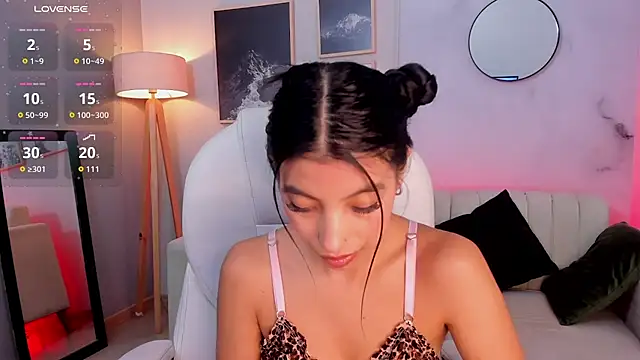 Tiffany Low online show from February 2, 1:32 pm