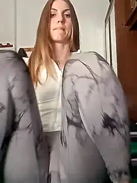 Snapshot of Nhoakila96 chatting on October 16, 8:59 am Nhoakila96 online show from October 16, 8:59 am