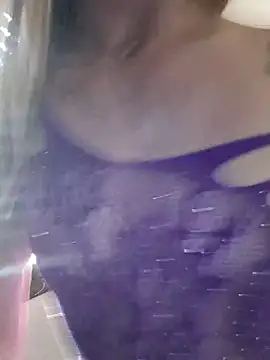 Snapshot of Nhoakila96 chatting on February 24, 1:42 pm Nhoakila96 online show from February 24, 1:42 pm