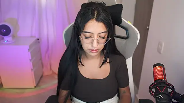 Snapshot of Valerygomez02 chatting on October 8, 8:06 pm Valerygomez02 online show from October 8, 8:06 pm