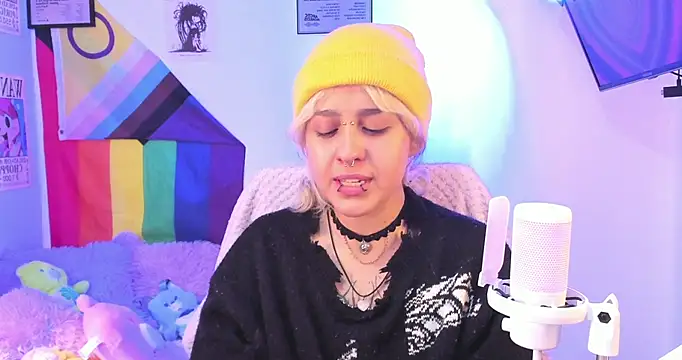 NekoWaifu online show from November 12, 1:33 pm