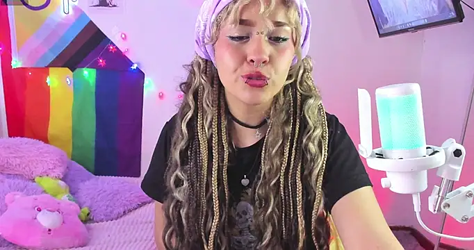 NekoWaifu online show from December 1, 1:38 pm