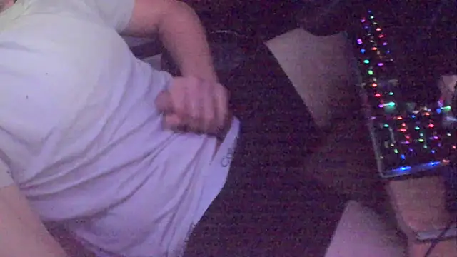 xderox318 online show from December 2, 11:00 pm