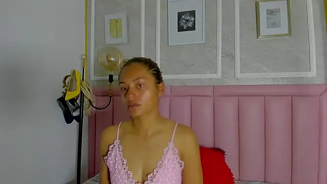 HoollyHendrix online show from February 21, 8:54 pm