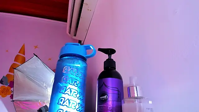 Snapshot of evarussel_ chatting on October 15, 1:50 am evarussel online show from October 15, 1:50 am