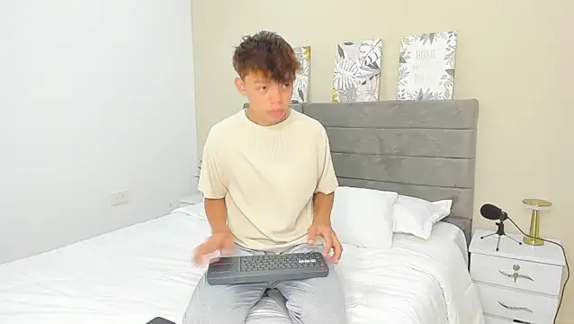 Zacktorres  online show from December 16, 10:26 pm