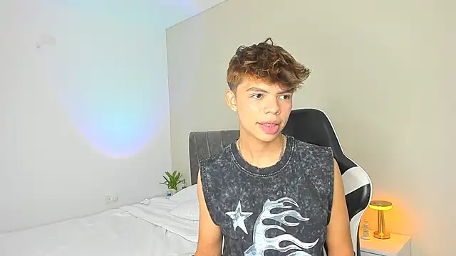 Zacktorres  online show from December 17, 10:27 pm