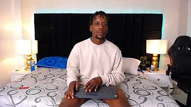 Snapshot of SkylerBigxxx chatting on May 7, 4:40 am SkylerBigxxx online show from May 7, 4:40 am