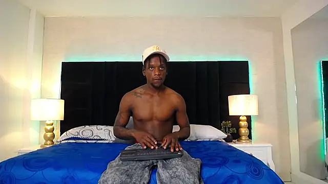 Snapshot of SkylerBigxxx chatting on May 10, 4:28 am SkylerBigxxx online show from May 10, 4:28 am