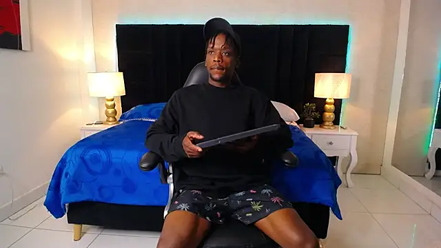 Snapshot of SkylerBigxxx chatting on May 14, 4:08 am SkylerBigxxx online show from May 14, 4:08 am