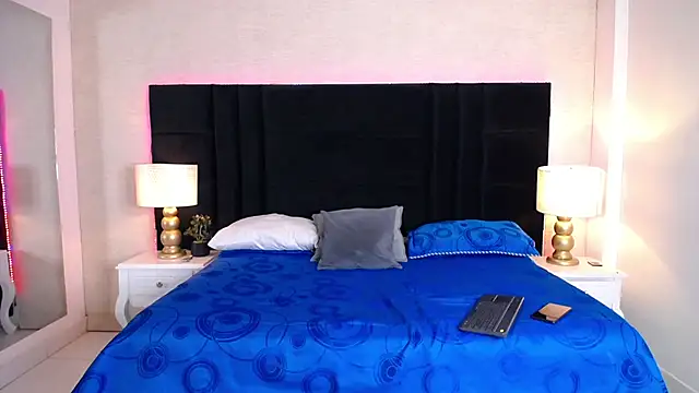 Snapshot of SkylerBigxxx chatting on May 17, 3:59 am SkylerBigxxx online show from May 17, 3:59 am